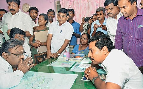 என்ன ரகசியம் பேசினார் விஜயகாந்த்..﻿