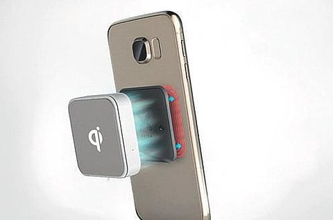 ஒட்டும் சார்ஜர்