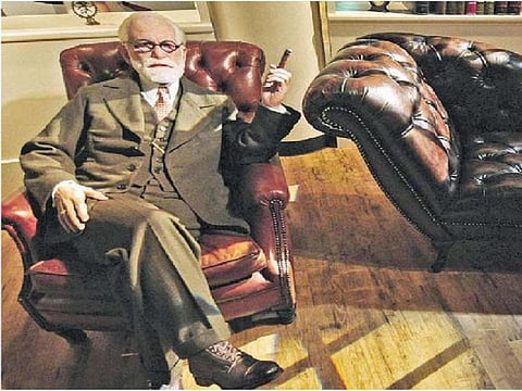 ஃப்ராய்டின் மேஜையில்  விஷ்ணு சிலை