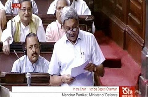 ஹெலிகாப்டர் ஊழல் குறித்து அனல்பறக்கும் விவாதம்: அறிக்கை தாக்கல் செய்தார் மனோகர் பாரிக்கர்