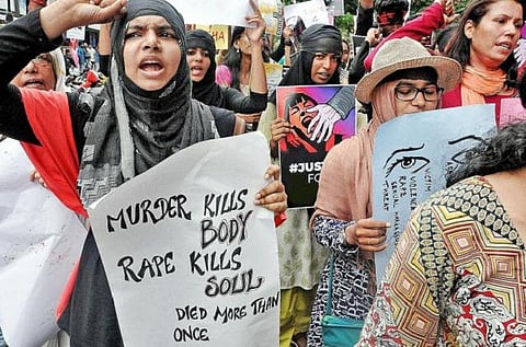 கேரள பலாத்கார - படுகொலை: இளம்பெண்ணுக்கு நீதி கோரி தீவிரமாகிறது போராட்டம்