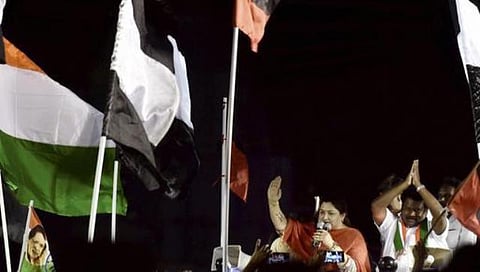 அதிக மதுக்கடைகள் திறந்ததே அதிமுக ஆட்சியின் சாதனை: குஷ்பு