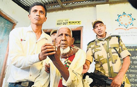 வங்கதேசத்தில் இருந்து இந்தியரான பிறகு முதல்முறை வாக்களித்த 103 வயது முதியவர்: மேற்குவங்க தேர்தலில் சுவாரசியம்﻿﻿