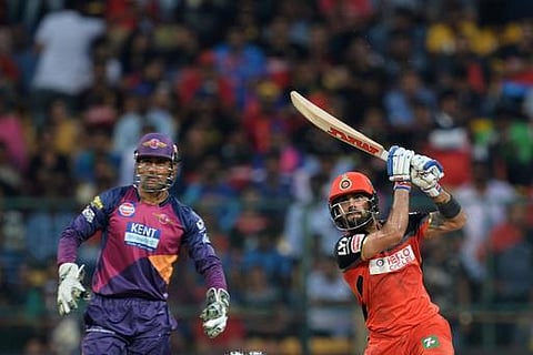 விரட்டல் மன்னன் விராட் கோலியின் அதிரடி சதத்தில் மூழ்கியது புனே: பெங்களூரு த்ரில் வெற்றி