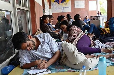 உண்ணாவிரதத்தை வாபஸ் பெற்றார் மாணவர் உமர் காலித்