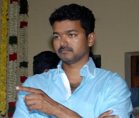 கொடி, பெயரை பயன்படுத்தாமல் ரசிகர்கள் விருப்பம் போல் வாக்களிக்கலாம்: விஜய் மக்கள் இயக்கம்