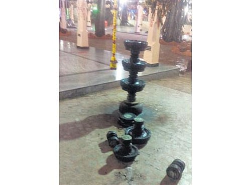 கூட்டாலுமூடு கோயிலில் போட்டி வாணவேடிக்கை﻿﻿: போலீஸார்- பொதுமக்கள் மோதல்﻿ - தடியடி, கல்வீச்சு, 100 பேர் மீது வழக்கு﻿﻿