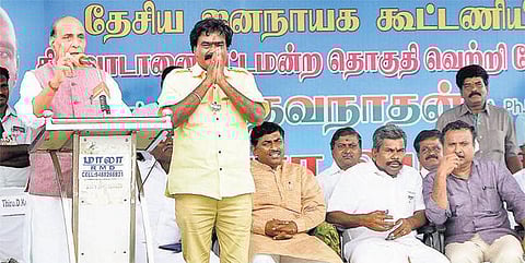 இலவசங்களை அறிவித்து ஆட்சியில் அமர முயற்சி: திமுக, அதிமுக மீது ராஜ்நாத் சிங் குற்றச்சாட்டு