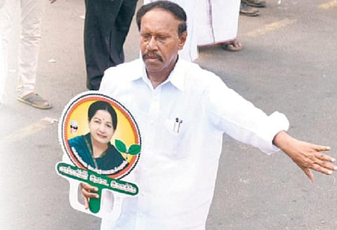 அரசியல் பழகு: எது ஜனநாயகக் கட்சி? யார் ஜனநாயகத் தலைவர்?﻿