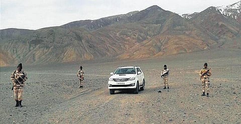 எல்லை கிராம மக்களுக்கு மர்ம தொலைபேசி அழைப்புகள்: ராணுவ நடமாட்டத்தை அறிய சீனா முயற்சியா?﻿- உஷார் நிலையில் இந்திய வீரர்கள்﻿