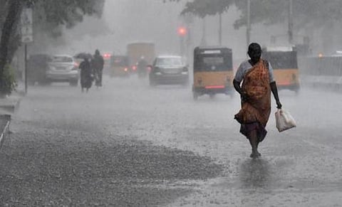 தொடரும் கனமழை: பாதுகாப்பாக இருக்க தமிழக அரசு எச்சரிக்கை
