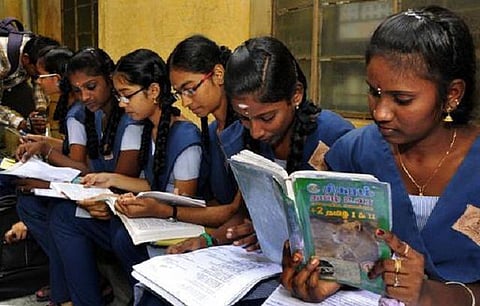 பிளஸ் 2 தமிழ் வழிக் கல்வி பிரிவில் மாநில முதலிடம்: மதுரை மாணவி நாகநந்தினி சாதனை