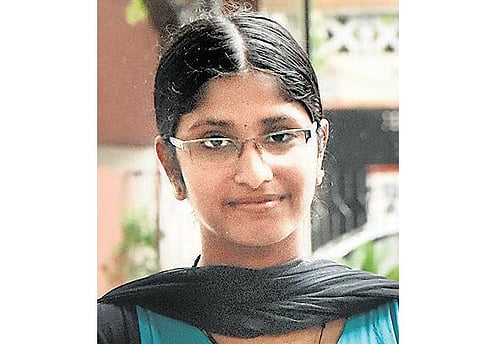 டீ கடைக்காரரின் மகள் மலையாள மொழி பாடத்தில் மாநில அளவில் முதலிடம்﻿