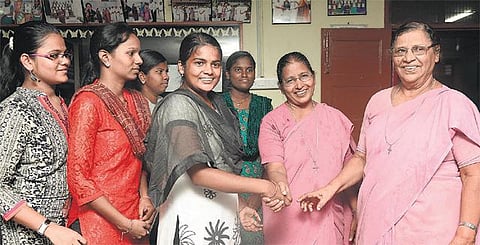 காதுகேளாத மாணவர்களில்﻿ மாநில அளவில் முதலிடம் பெற்ற விவசாயி மகள்﻿﻿: மேற்படிப்புக்கு உதவ வேண்டுகோள்﻿