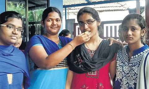 மாநில அளவில் முதலிடம் பிடித்த ஆர்த்தி, ஜஸ்வந்த்க்கு மருத்துவம் படிக்க ஆசை: இருவரும் 1,195 மதிப்பெண் பெற்றனர்