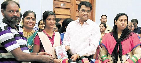 சென்னை மாநகராட்சி பள்ளிகள் அளவில்﻿ 1,166 மதிப்பெண்கள் பெற்று மீனவர் மகள் ஸ்வப்னா முதலிடம்﻿: முதல் 3 இடங்களை பெண்களே பிடித்தனர்﻿