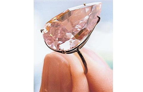 தென்னாப்பிரிக்க சுரங்கத்தில் வெட்டி எடுக்கப்பட்டது﻿: ரூ.210 கோடிக்கு ஏலம் போன இளஞ்சிவப்பு வைரம்﻿