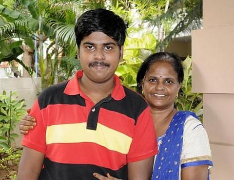 சிபிஎஸ்இ 12-ம் வகுப்பு தேர்வு முடிவுகள் வெளியீடு﻿: சென்னை மாணவர் அஜீஷ் தேசிய அளவில்  3-ம்  இடம்﻿ - தமிழகத்தில் 97.32 சதவீதம் பேர் தேர்ச்சி﻿