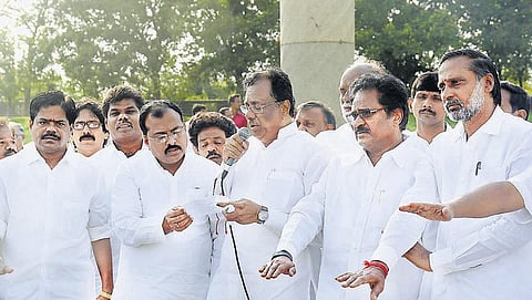 ராஜிவ் காந்தி 25-வது நினைவுநாள்﻿: ஸ்ரீபெரும்புதூர் நினைவிடத்தில் இளங்கோவன் மரியாதை﻿﻿