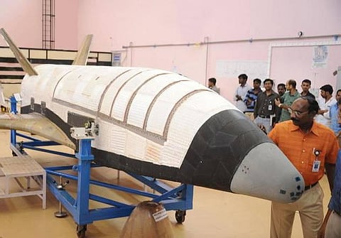 இஸ்ரோ விண்கல சோதனை வெற்றி: திட்டமிட்டபடி வங்கக்கடலில் இறங்கியது