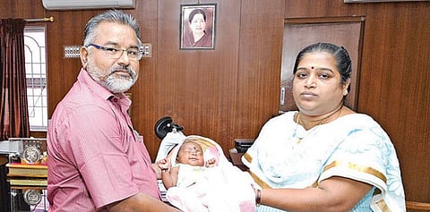 திருத்தணி முருகன் கோயிலில் மீட்கப்பட்ட 2 மாத ஆண் குழந்தை காப்பகத்தில் ஒப்படைப்பு