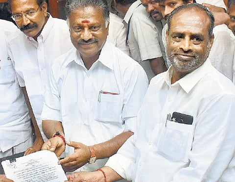 மாநிலங்களவை தேர்தல்﻿: அதிமுக வேட்பாளர் 4 பேர் வேட்புமனு﻿