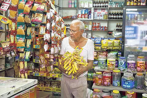 உணவுப்பொருள் பாக்கெட்களில் படிக்கும் வகையில்﻿ தயாரிப்பு, காலாவதி விவரங்களை 40% அளவுக்கு அச்சிடுவது கட்டாயம்﻿: மத்திய அரசு உத்தரவு ஜூலை முதல் அமலாகிறது﻿