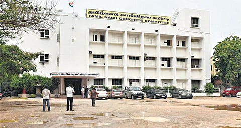 காங். சட்டப்பேரவைக் கட்சித் தலைவராக﻿ கே.ஆர்.ராமசாமியை தேர்வு செய்ய 3 எம்எல்ஏக்கள் எதிர்ப்பு﻿