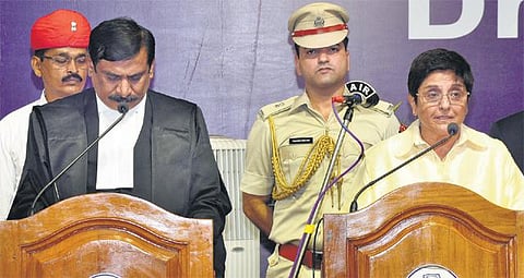 புதுச்சேரி துணைநிலை ஆளுநராக கிரண்பேடி பதவியேற்பு﻿: நீதிபதி ரமேஷ் பதவிப்பிரமாணம் செய்துவைத்தார்﻿