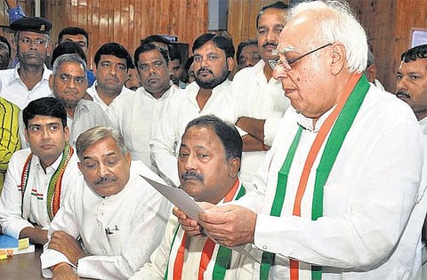 ஜூன் 11-ல் மாநிலங்களவை தேர்தல்﻿: வெங்கய்ய நாயுடு, கபில் சிபல், சரத் யாதவ் ராம் ஜெத்மலானி வேட்புமனு தாக்கல்﻿