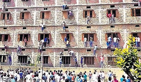 ‘அரசியல் அறிவியல்’ என்றால் சமையல் கலை﻿ பற்றிய படிப்பு: பிஹாரில் முதலிடம் பெற்ற மாணவி அளித்த அதிர்ச்சி பதில்﻿ - பிளஸ் 2 தேர்வு முடிவுகளை மறுஆய்வு செய்ய அரசு முடிவு﻿