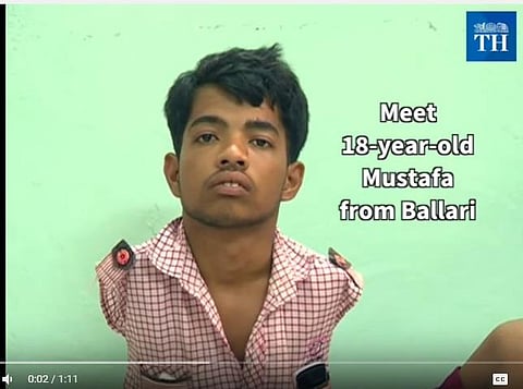 யூடியூப் பகிர்வு: கலெக்டர் கனவுடன் கால் விரல்களால் தேர்வு எழுதும் மாணவர்!