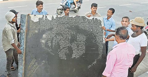 மும்பை மெரைன் டிரைவில் சச்சின் ஓவியம் அகற்றம்