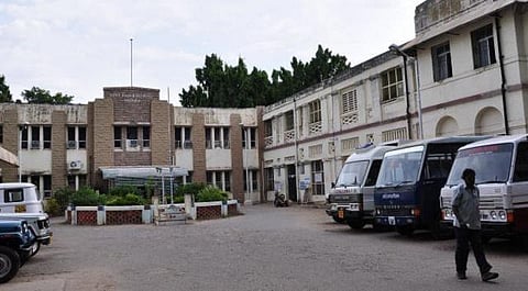 லஞ்ச விவகாரத்தில் இடைத்தரகர் சிக்கினார்﻿: மதுரை அரசு மருத்துவமனையில் தொடரும் சஸ்பெண்ட், கைது﻿