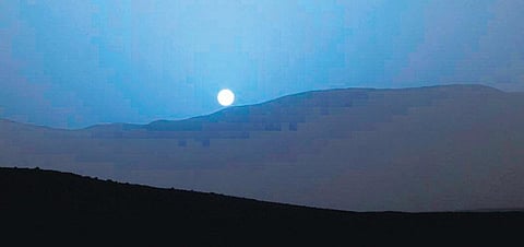 நீல நிறத்தில் சூரியன்!