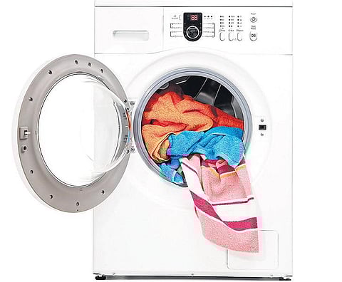 அடடே அறிவியல்: துணிகளைப் பிழியும் மாய விசை!﻿