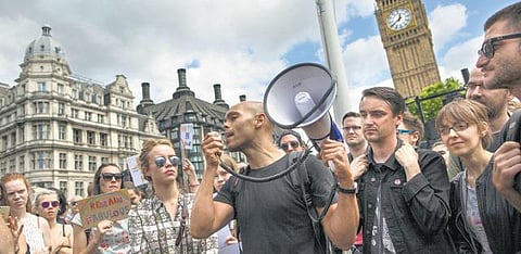 வலதுசாரிகள் எப்படிச் சிரிக்கிறார்கள்?