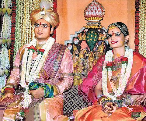 35 ஆண்டுகளுக்குப் பிறகு பிரம்மாண்ட ஏற்பாடு: மைசூரு அரண்மனையில் மகாராஜாவுக்கு கோலாகல திருமணம்﻿