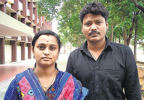 திண்டுக்கல் எஸ்பியிடம்﻿ காதல் தம்பதி பாதுகாப்பு கோரி தஞ்சம்﻿: கவுரவக் கொலை செய்துவிடுவார்களோ என அச்சம்﻿