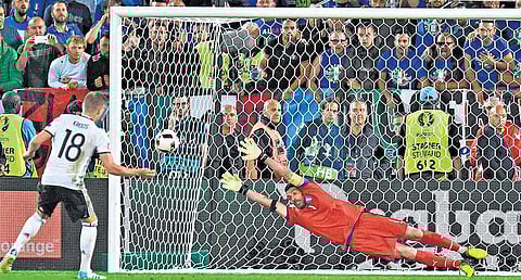 யூரோ கோப்பை கால்பந்து﻿: அரையிறுதியில் நுழைந்தது ஜெர்மனி﻿ - இத்தாலி அணியை வீழ்த்தியது﻿