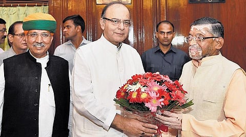 மழைக்கால கூட்டத் தொடரில் ஜிஎஸ்டி நிறைவேறும்: நிதித்துறை இணையமைச்சர் சந்தோஷ் கங்வார் நம்பிக்கை﻿