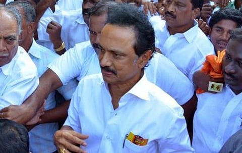 கேஸ் மானியம் பெற ஆதார் அட்டையை கட்டாயமாக்குவதா? - ஸ்டாலின் கண்டனம்