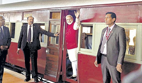 தென்னாப்பிரிக்காவில் மகாத்மா காந்தி பயணித்த ரயில் நிலையத்துக்கு பிரதமர் மோடி ரயிலில் பயணம்