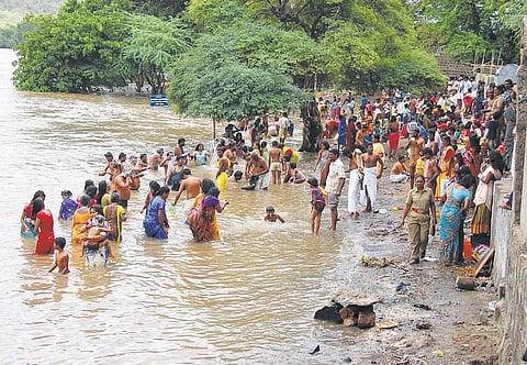 அருள் பொழியும் ஆடி மாதம்﻿