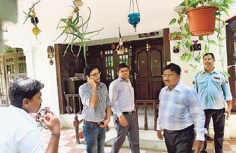 ஜெகத்ரட்சகனின் வீடு, மதுபான ஆலை உட்பட﻿ 40 இடங்களில் வருமானவரித் துறை சோதனை﻿: வரி ஏய்ப்பு புகாரில் நடவடிக்கை; முக்கிய ஆவணங்கள் சிக்கின﻿