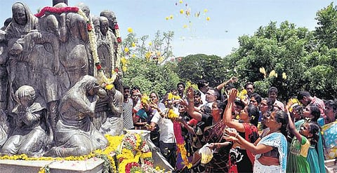 கும்பகோணம் பள்ளி தீ விபத்தின் 12-ம் ஆண்டு நினைவு நாள் அனுசரிப்பு﻿: பெற்றோர்கள், காயமடைந்தோர் அஞ்சலி﻿