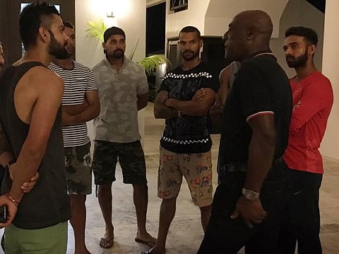 விவ் ரிச்சர்ட்ஸைச் சந்தித்து உரையாடிய கோலி, இந்திய வீரர்கள்