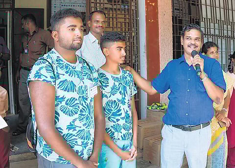 எங்கேயும் இந்தியன்: மைதானத்திலும் பாடம் கத்துக்கலாம்!