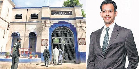 பாக். சிறையில் இந்தியர் மீது தாக்குதல்; காதலுக்காக எல்லை தாண்டியவர்