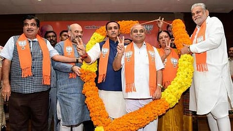 குஜராத் முதல்வராக விஜய் ருபானி பதவியேற்பு﻿: முந்தைய அமைச்சரவையில் இடம்பெற்ற 9 பேருக்கு வாய்ப்பு மறுப்பு